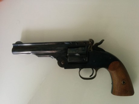 Un amigo me encarga que anuncie la venta de un revolver Schofield Uberti de 5 pulgadas. Tiene certificado 02