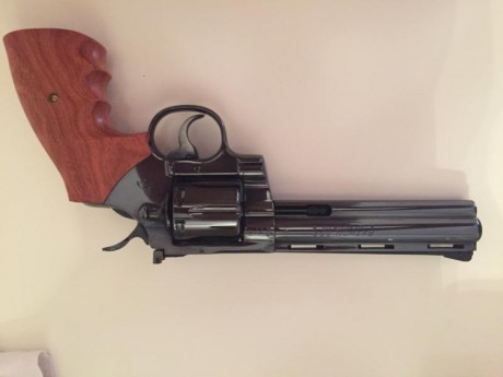 Vendo mi joya de Colt Python 357 magnum totalmente nuevo repavonado perfecto y revisado por la mejor armeria 01