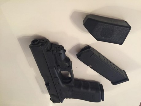 Vendo Glock 22 calibre 40 sw, una maravilla totalmente nueva se habrá usado solo dos o tres veces. Es 00