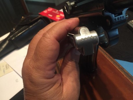 Se vende la Luger mas buscada de los 2,5 millones que se fabricaron......una Krieghoff 9 para. con cachas 160