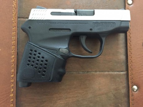 Hola,,  SÓLO EL ARMA tal como se sirve de nueva con funda, caja y candado 390€...REBAJADA 350€

vendo 10
