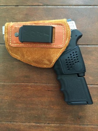 Hola,,  SÓLO EL ARMA tal como se sirve de nueva con funda, caja y candado 390€...REBAJADA 350€

vendo 40
