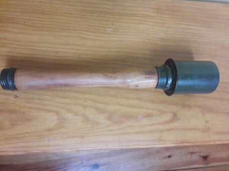 Granada de palo orginal m24 

Un M24 de 1943, todo orginal a 100%
Pintura exelente, encima lleva tambien 02