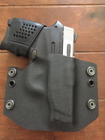 Hola,, 
SÓLO EL ARMA tal como se sirve de nueva con funda, caja y candado 390€..... REBAJADA A 350 €. 20