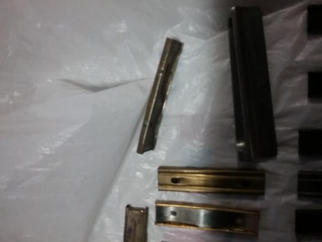 Pues se cambian por peines de dos pestañas (Oviedo 8x57) ,por puntas 9c de 90 ó 95gr fmj ,o por accesorios 00