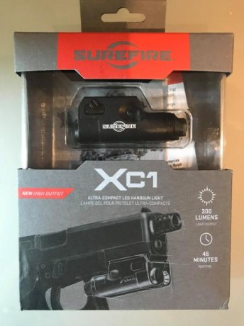 Nueva a estrenar. Linterna por acomple a arma corta o larga por carril pincantilly. Con enganche de extrancción 42