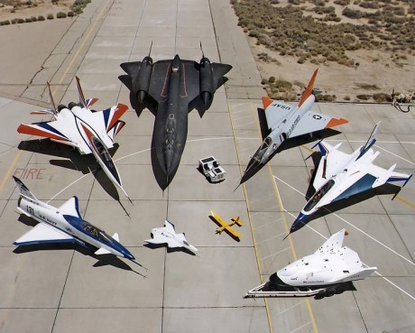 Me pareció interesante:

X-31
F-15s/MTD
SR-71
F-106
F-16XL
X-38
Avión controlado por radio (nodriza)
X-36 00