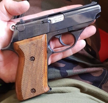 Vendo pistola SATR, modelo CONSTABLE II del cal. 22LR.
Cachas de madera y cargador con capacidad de 10.
El 00
