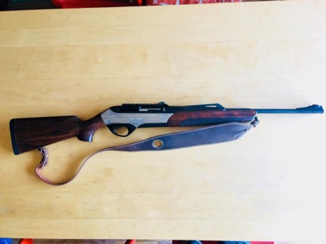 Vendo un rifle semiautomático Merkel SR1 Jagd en calibre 30.06. El rifle está en perfecto estado tanto 02