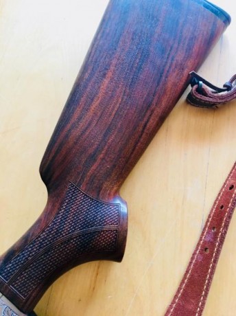 Vendo un rifle semiautomático Merkel SR1 Jagd en calibre 30.06. El rifle está en perfecto estado tanto 00