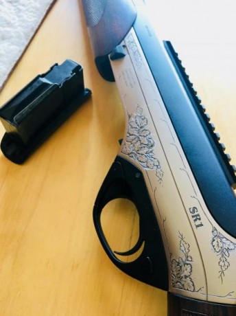 Vendo un rifle semiautomático Merkel SR1 Jagd en calibre 30.06. El rifle está en perfecto estado tanto 12