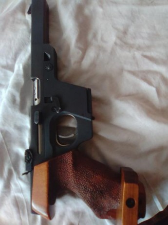 Hola, vendo Walther GSP cal. 22 LR. está en muy buen estado, aunque como podréis comprobar tiene ya algunos 02