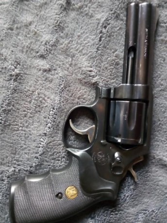No compañeros, no me he equivocado. Es un 581  :mrgreen: 

Pongo a la venta un Smith & Wesson 581 01