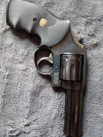No compañeros, no me he equivocado. Es un 581  :mrgreen: 

Pongo a la venta un Smith & Wesson 581 00