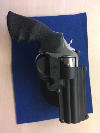 Se vende revolver smith and wesson modelo 686 calibre 357 mágnum de 4 pulgadas, en perfecto estado, con 02