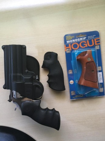 Se vende revolver smith and wesson modelo 686 calibre 357 mágnum de 4 pulgadas, en perfecto estado, con 00