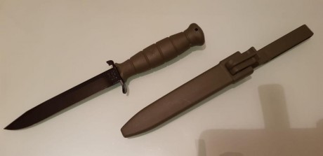 Traducción:

"El cuchillo de campo 78

Descripción
El cuchillo de campo 78 es un cuchillo multifunción. 132