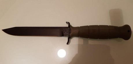 Traducción:

"El cuchillo de campo 78

Descripción
El cuchillo de campo 78 es un cuchillo multifunción. 131