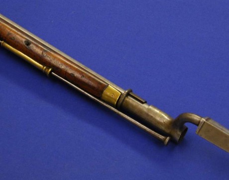 Voy a colocar unas fotos de un arma larga alemana de llave de mecha del siglo XVI. 82