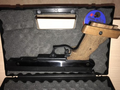 Vendo Gamo Compact, nueva, prácticamente sin uso, en caja original y con tarjeta de armas, precio 140 01