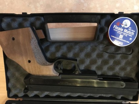 Vendo Gamo Compact, nueva, prácticamente sin uso, en caja original y con tarjeta de armas, precio 140 00