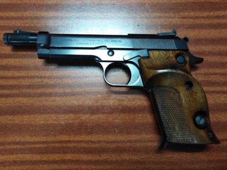 Vendo pistola Beretta 952 special calibre 7,65 para (30 luger). Alza regulable en altura y deriva. Precio 01