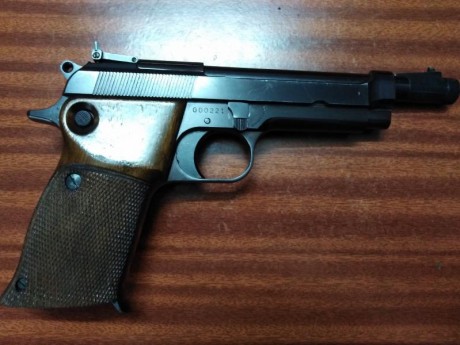 Vendo pistola Beretta 952 special calibre 7,65 para (30 luger). Alza regulable en altura y deriva. Precio 00