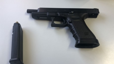 Vendo glock 34 con alza lpa y funda de regalo teléfono de contacto 634635184 02