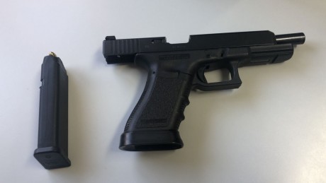 Vendo glock 34 con alza lpa y funda de regalo teléfono de contacto 634635184 01