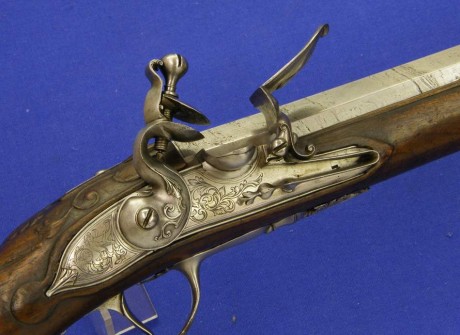 Voy a colocar unas fotos de un arma larga alemana de llave de mecha del siglo XVI. 112