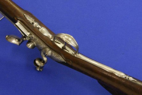 Voy a colocar unas fotos de un arma larga alemana de llave de mecha del siglo XVI. 111