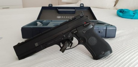 Buenas ,pongo a la venta preciosa beretta 87target 22lr con dos cargadores y maleta original,agrupa muy 01