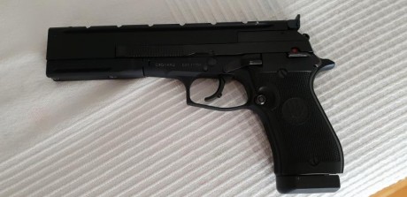 Buenas ,pongo a la venta preciosa beretta 87target 22lr con dos cargadores y maleta original,agrupa muy 00