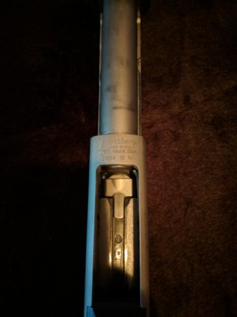 Se vende escopeta de corredera de la marca Mossberg, compatible con cartuchos del 12 y 12.70, modelo mariner 01