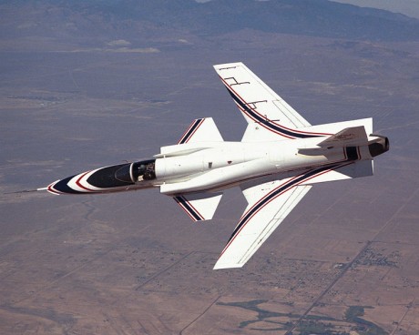 Me pareció interesante:

X-31
F-15s/MTD
SR-71
F-106
F-16XL
X-38
Avión controlado por radio (nodriza)
X-36 10