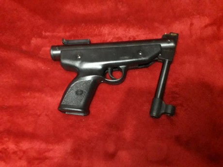 No tengo muchos conocimientos sobre ella. Escucho ofertas. No entiendo de armas. 00