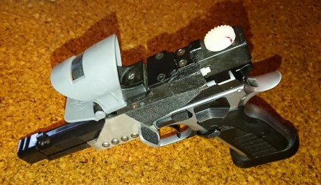  Pistola Tanfoglio Ultra IPSC Open, simple acción  9 parabellum con freno de boca de 2 cámaras más 2 híbridos 00