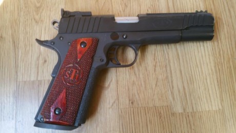 Hola.

Por abandono de la modalidad, un compañero vende su STI SPARTAN V monohilera del 9Pb. (M1911-A1FS)

Variante 00