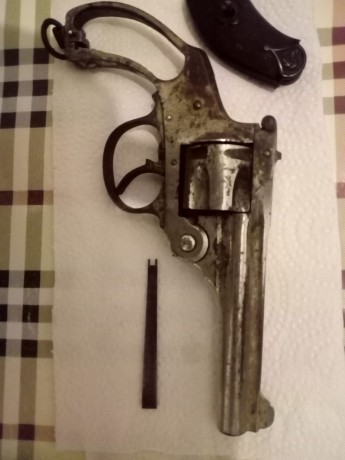 Hola: estoy buscando el martillo de un revòlver del calibre 32 corto un abrazo 00