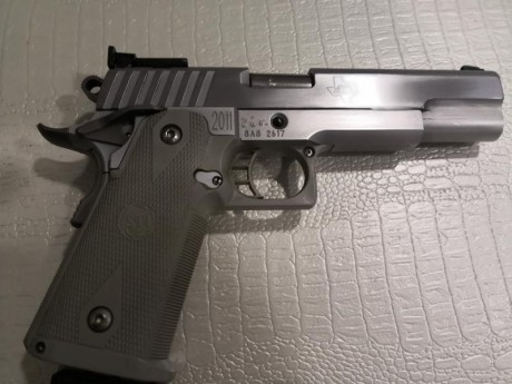 Se vende pistola 9 mm 
5 pulgadas de pura precisión.
900 euros con portes incluidos
2 cargadores
Un saludo 02