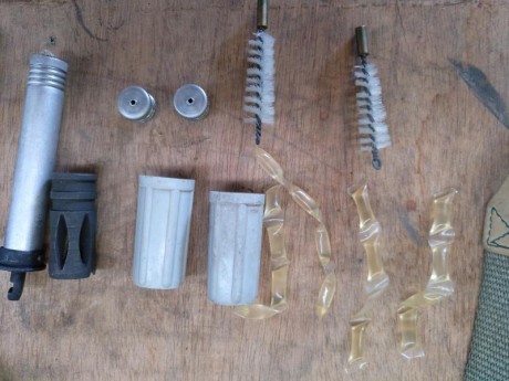 Vendo  accesorios varios para CETME C.
-Bocacha apagallamas (25€)
-Tapa protectora de plástico para bocacha 01