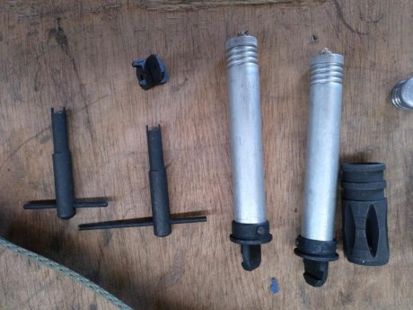 Vendo  accesorios varios para CETME C.
-Bocacha apagallamas (25€)
-Tapa protectora de plástico para bocacha 00