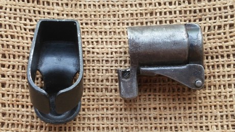 Buenas.
El tapabocas del Mauser español mod 1916 .....15 euros ,estado bueno
El tapabocas del Mauser portugues 10
