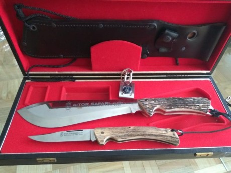 Vendo Cuchillo AITOR SAFARI ref 454190 y cuchillo AITOR COMMANDO ref 387190 con asta de ciervo. Nuevo, 02