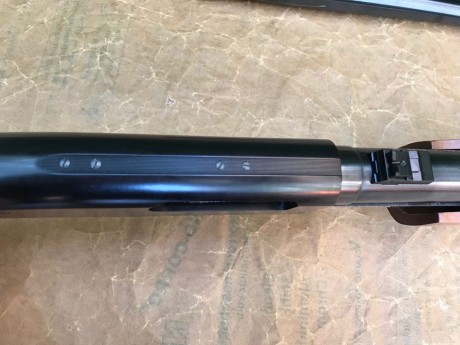 Escopeta Corredera Mossberg 500 Combo en calibre 12 equipada con culata de madera y cañon de 71cm. Cañon 11