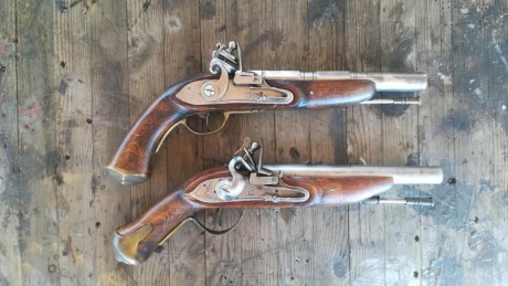 Buenas. Vendo estas pistolas de pedernal, en AE y calibre 44 (más fotos en sucesivos mensajes):

1ª: La 02
