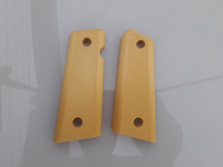 Buenas tardes. 

pongo a la venta cachas plásticas para sti y pistola tipo 1911, estas son más anchas 01