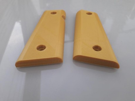 Buenas tardes. 

pongo a la venta cachas plásticas para sti y pistola tipo 1911, estas son más anchas 00