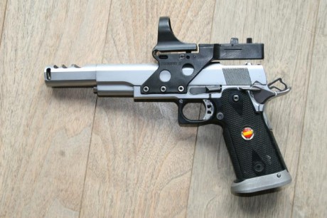 por desgracia, hace unos meses falleció un buen amigo del mundo de el IPSC  en aragon, y entre un par 40