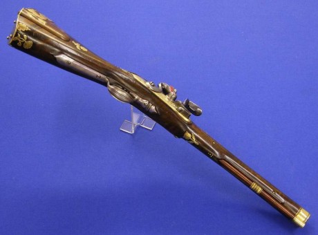 Voy a colocar unas fotos de un arma larga alemana de llave de mecha del siglo XVI. 162
